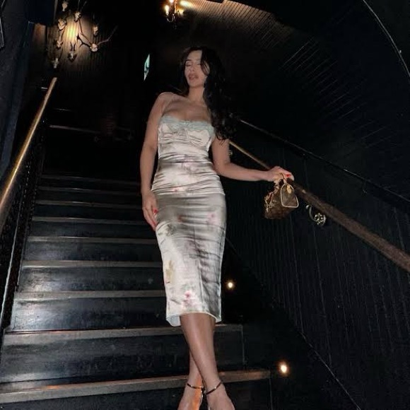 NWT House of CB, Venus Dress - Floral Dress in Cream & Floral - Picture 4 of 11